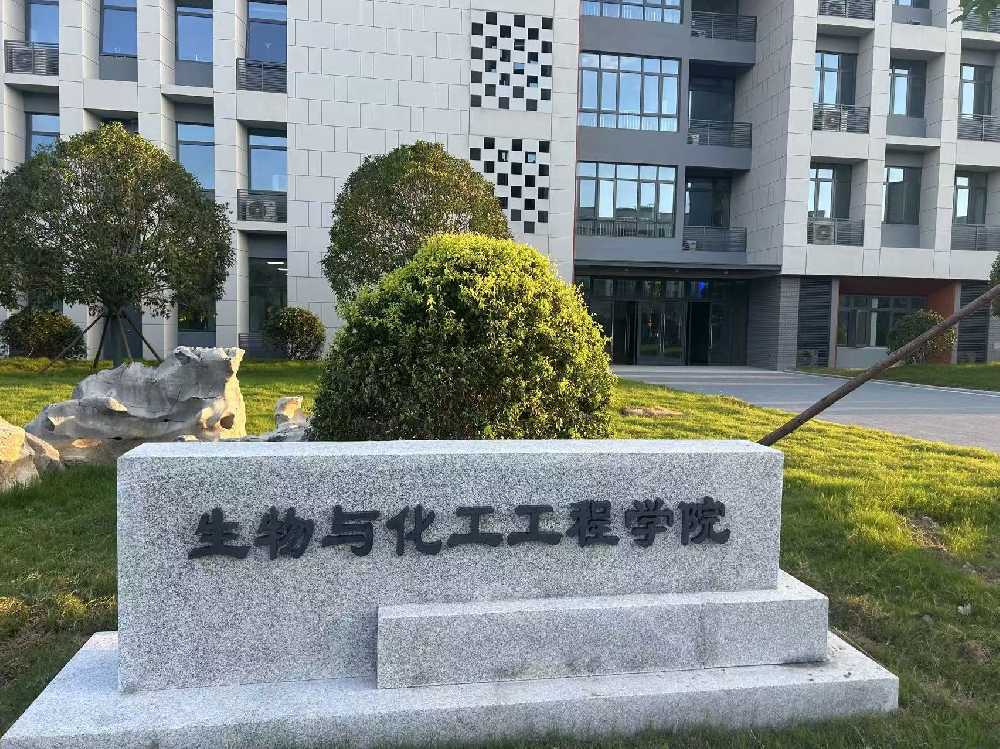 忠县扬州职业大学体育场高杆灯项目